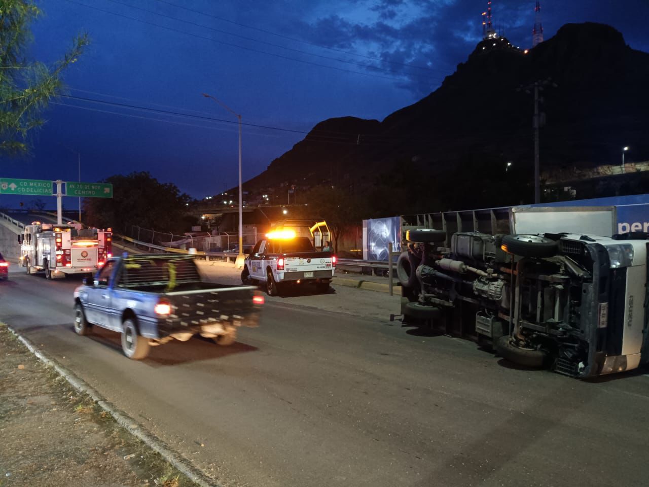 Exhorta Movilidad a evitar el uso de distractores al conducir
