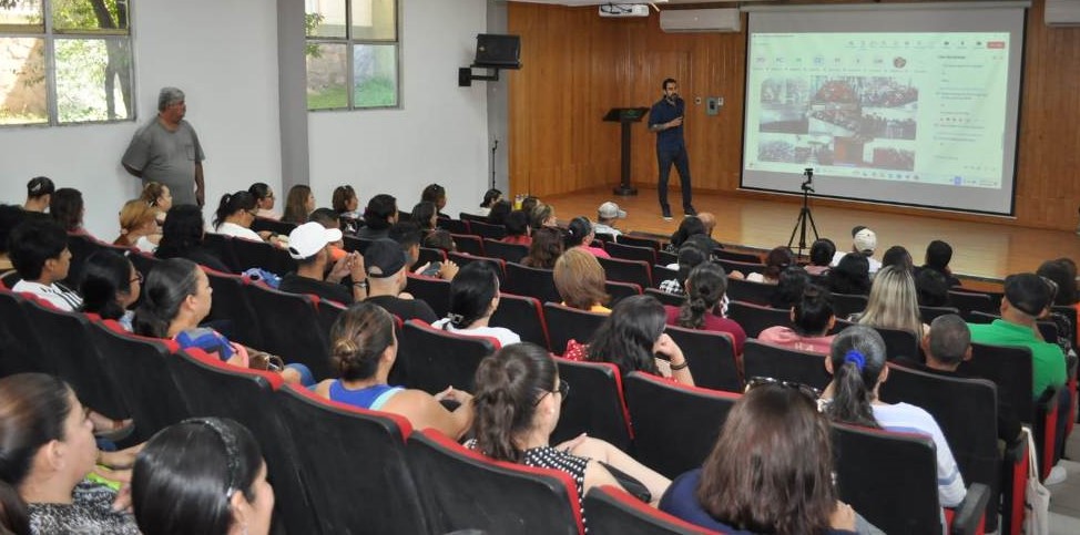 Concluyen 1, 300 personas primera etapa de Escuela para Madres y Padres del Conalep