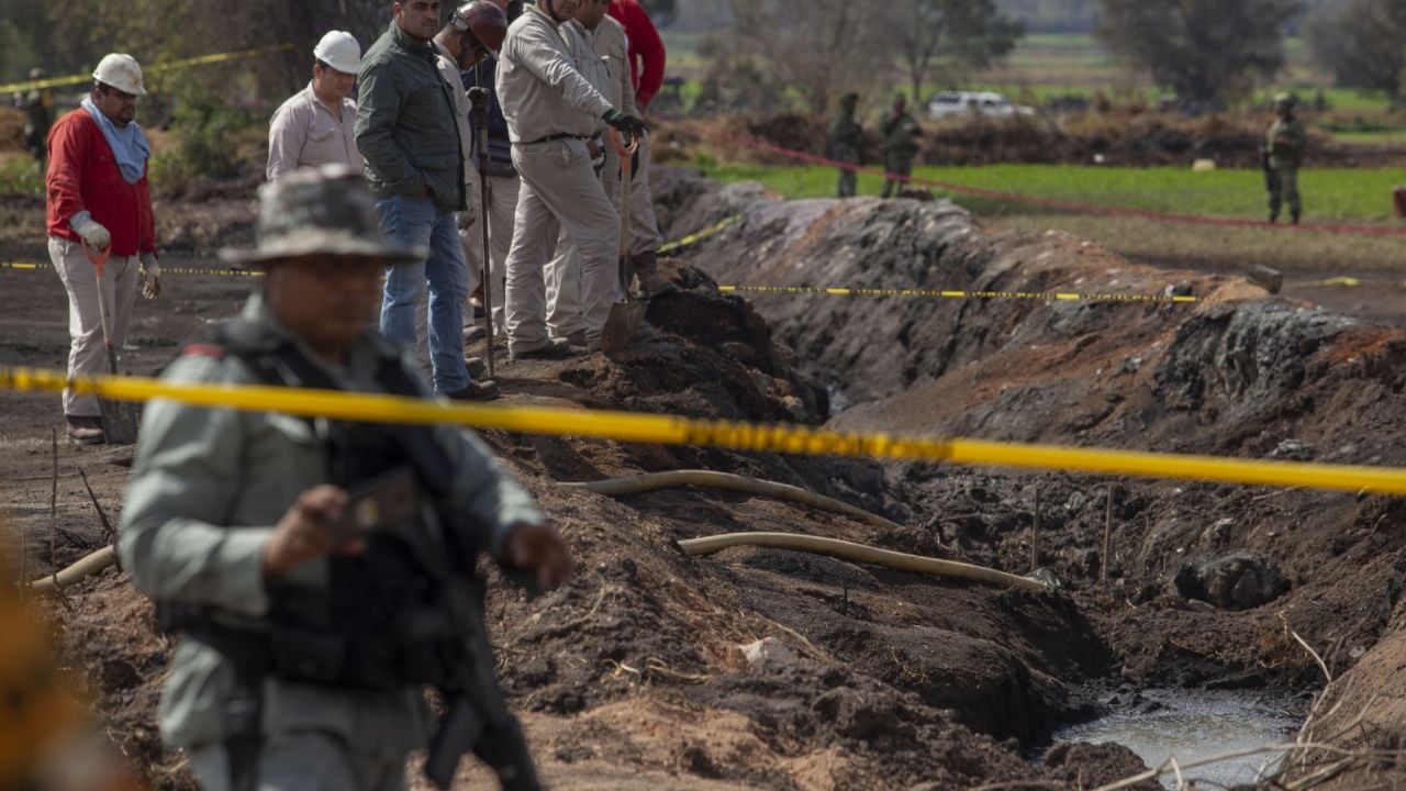 En Hidalgo, huachicoleros usan mujeres y niños como escudos en enfrentamientos