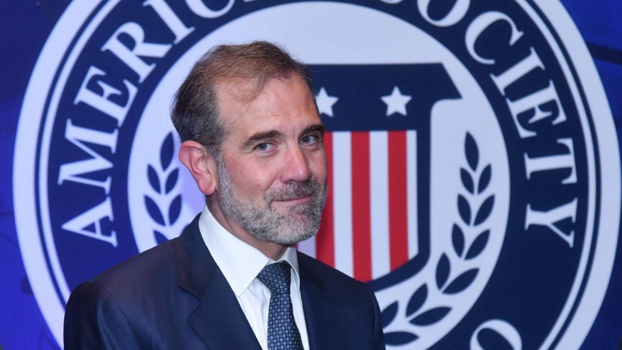 Lorenzo Córdova gana amparo a la SEP para que lo borren de los libros de textos gratuitos