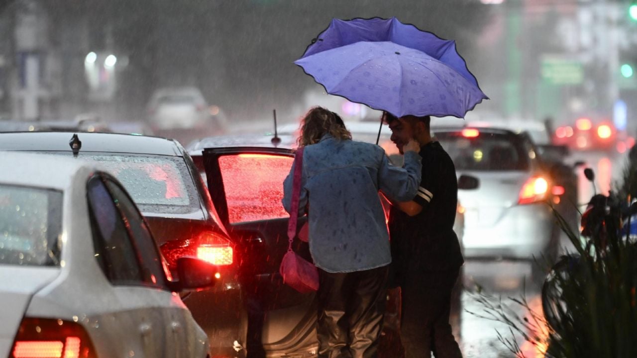 Lluvias fuertes, descargas eléctricas y granizo golpearán entre lunes y jueves a estas entidades