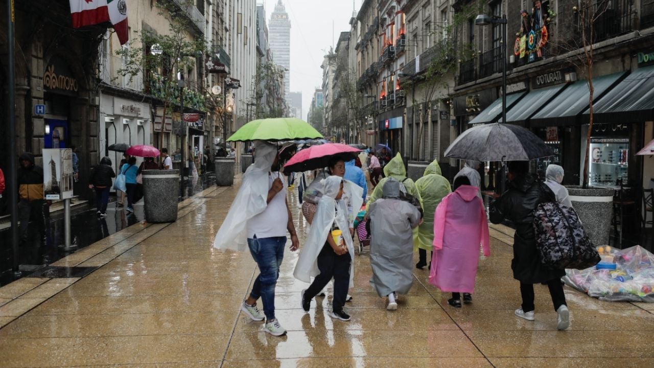 El desecho de aceite comestible a las coladeras puede incrementar el riesgo de inundaciones