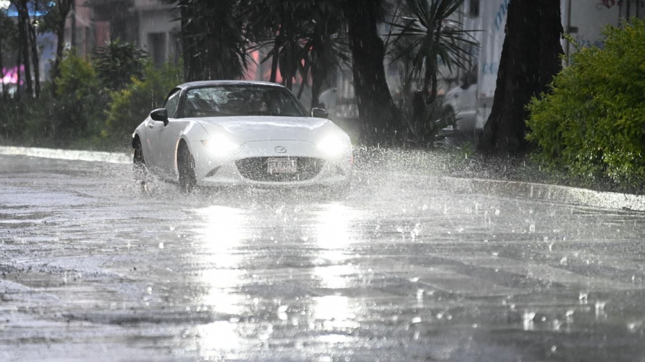 Chubascos y lluvias puntuales muy fuertes persistirán este jueves en 26 estados