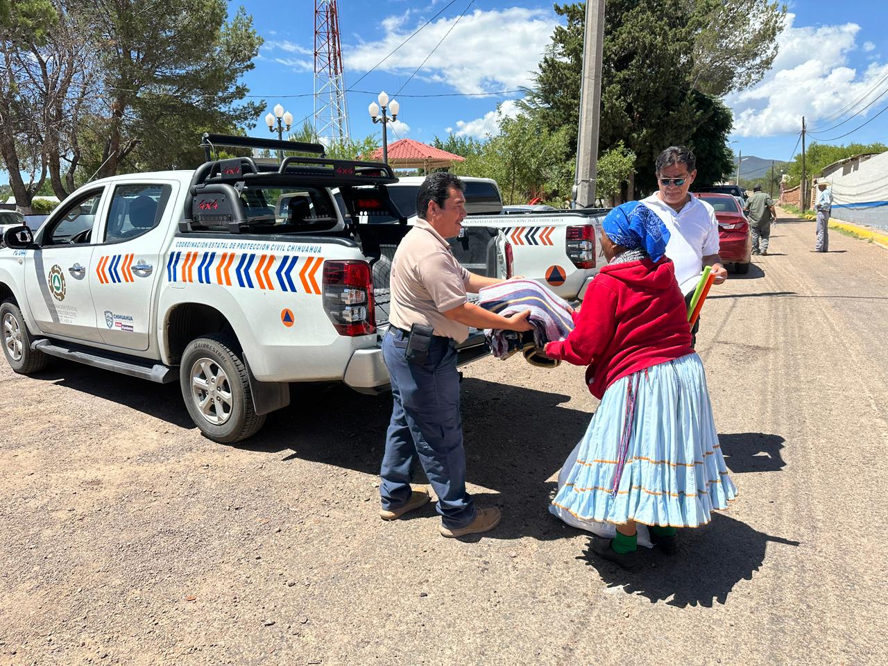 Entrega Protección Civil apoyos a más de 300 familias afectadas por lluvias en Juárez y Bachíniva