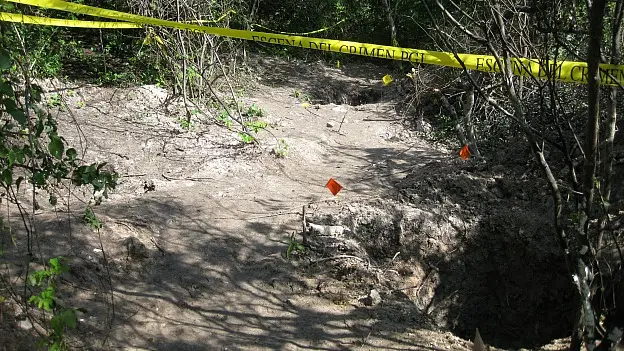 141009233625_fosas_iguala_624_bbc-jpg