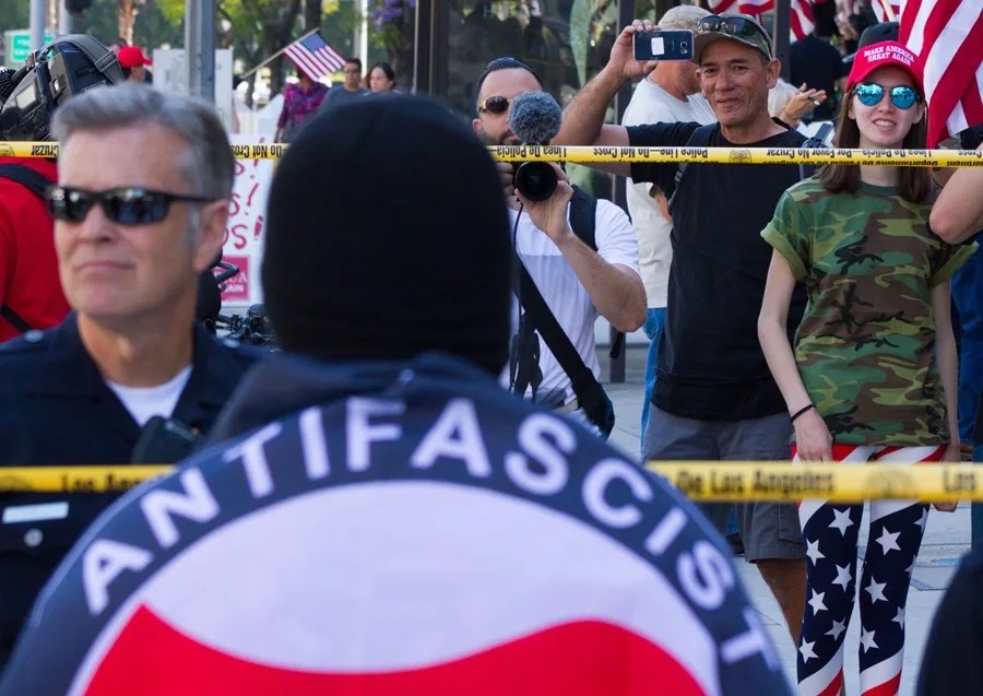 ¿Qué es Antifa, el movimiento antifascista sin estructura que Trump quiere calificar de "terrorista"?