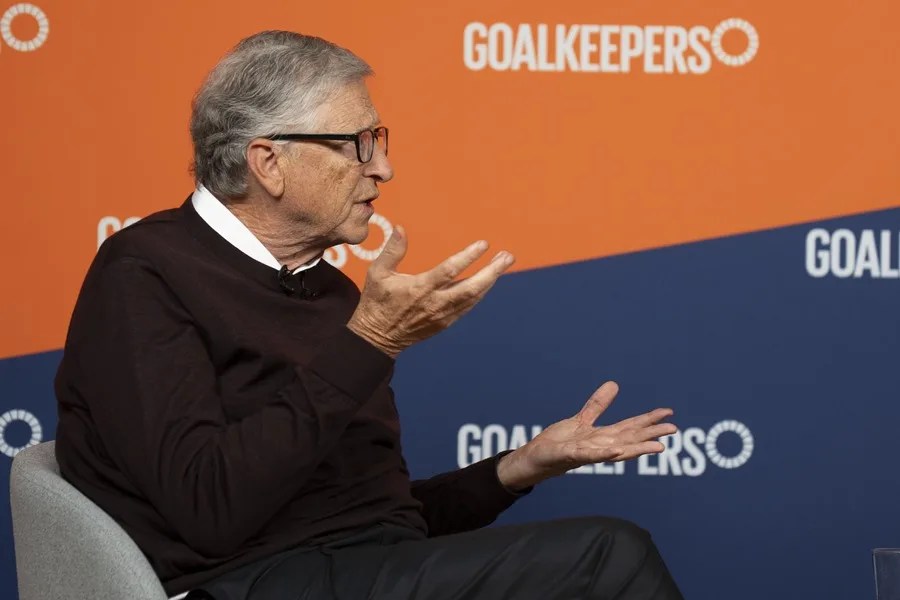 Bill Gates defiende "la verdad sobre las vacunas": Gracias a ellas mueren menos niños