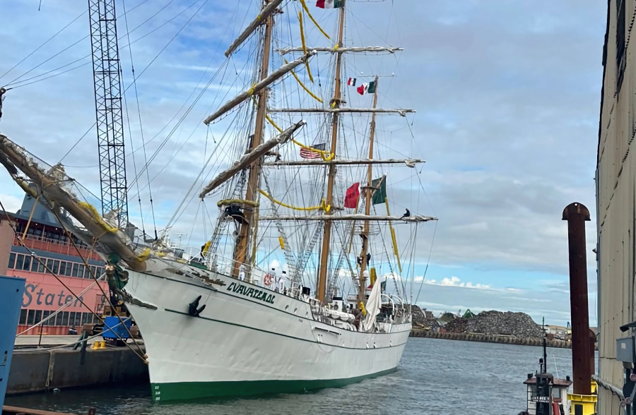 El buque escuela mexicano Cuauhtémoc reanuda sus operaciones tras chocar con el puente de Brooklyn