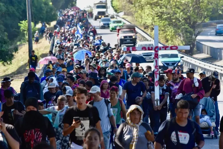 caravana-viacrucis-migrante-llega-a-villa-comaltitlan-chiapas-4795html-viacrucis-migrantejpeg-8884html-1750606f-2ba2-417f-b9a1-3be9fd3f084a