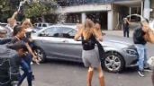 Foto ilustrativa de la nota titulada: Ximena "N", conocida como “Lady Racista”, es agredida al salir de su audiencia en CDMX (Videos)