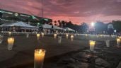 Foto ilustrativa de la nota titulada: Con miles de veladoras iluminan explanada del Palacio de Gobierno en Culiacán