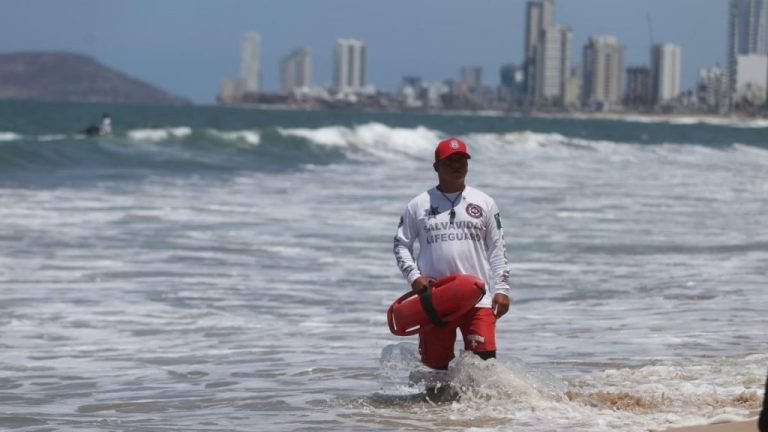 rescate-en-playas-de-mazatlan-2-1024x576-1
