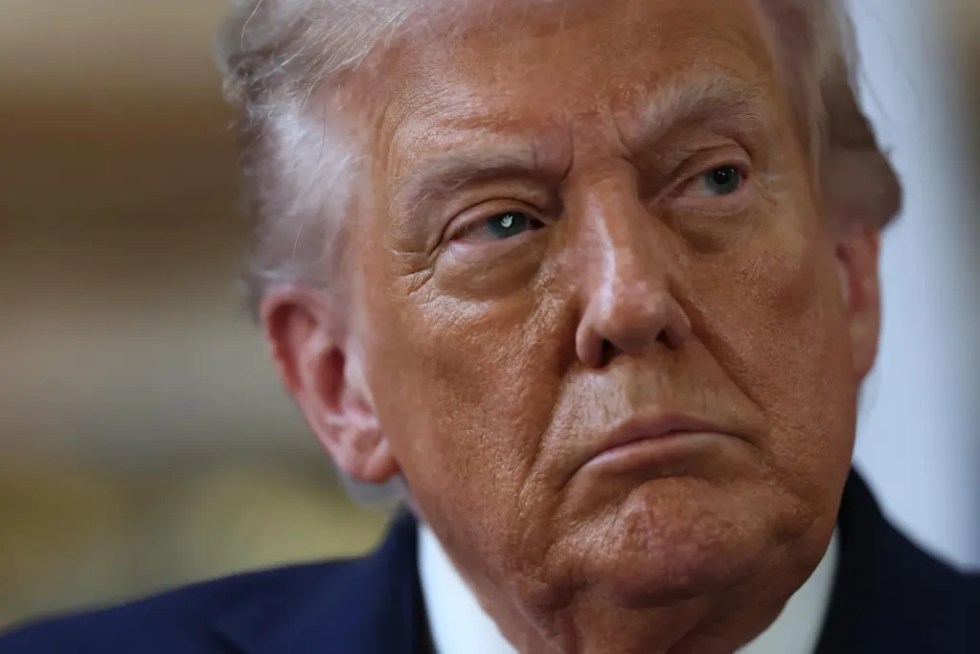 El presidente de EE.UU. Donald J. Trump asiste a una conferencia de prensa. EFE/NEIL HALL