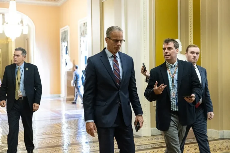 arl01-usa-capitol-government-shutdown