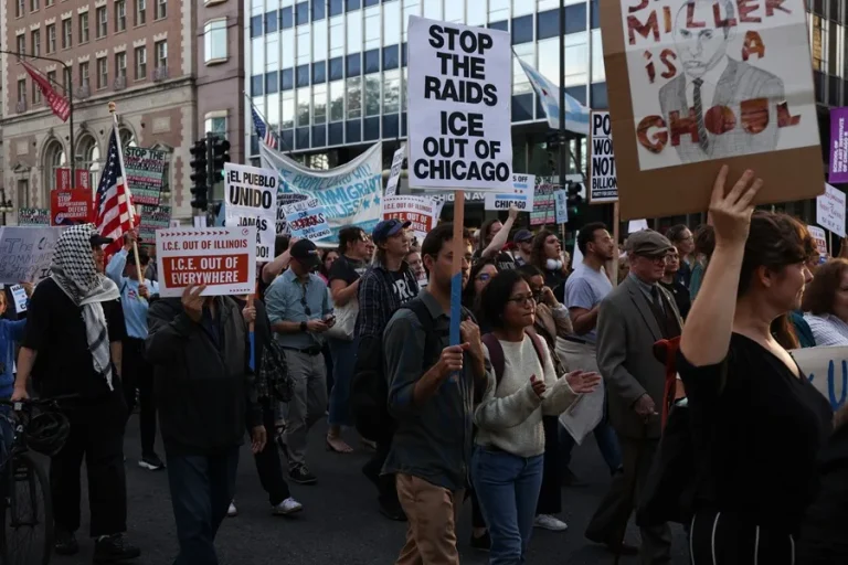 aux01-usa-chicago-ice-protest