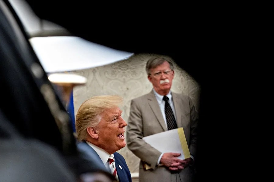bolton-trump La imputación a Bolton acelera el cerco de Trump contra sus críticos