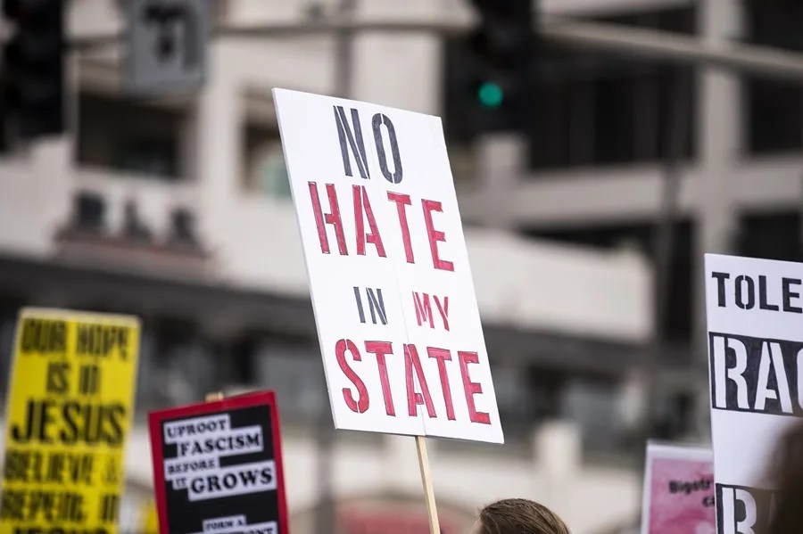 chat-hitlet-2 Vance resta importancia a un chat de republicanos en el que se profesó amor a Hitler