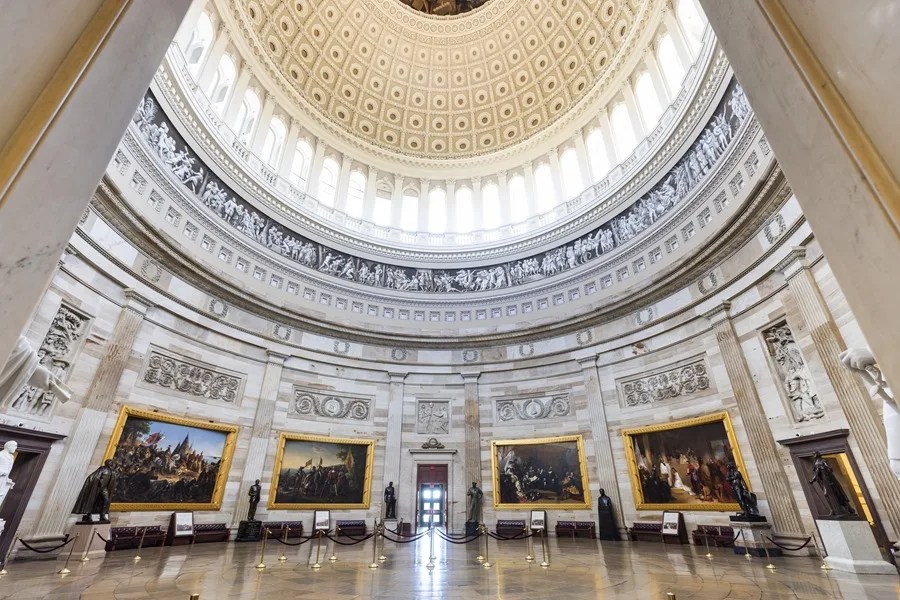 Los republicanos culpan a los demócratas del cierre del Gobierno y estos dicen que no cederán