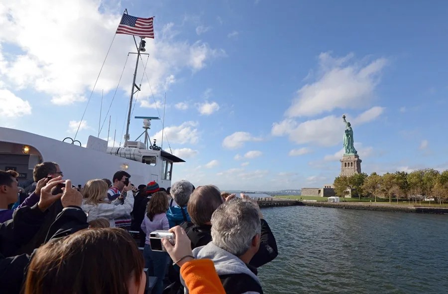 estatua-de-la-libertad-2 La Estatua de la Libertad cierra al público mientras dure el cierre del Gobierno en EE.UU.
