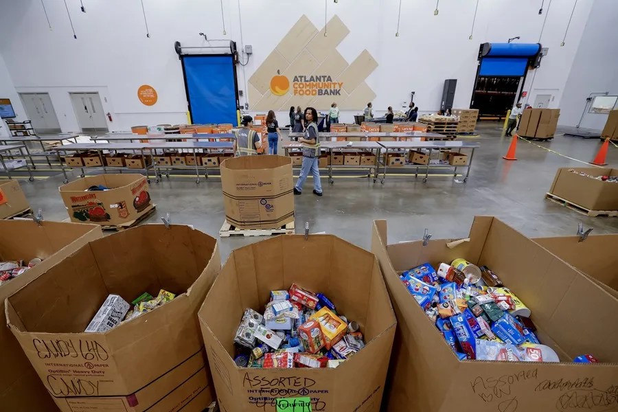 Diez millones de latinos pueden perder sus vales de comida SNAP por el cierre de Gobierno en Estados Unidos