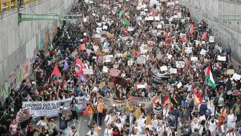 marcha-conmemorativa-ciudad-mexico-ariel