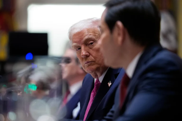 trump-advierte-a-zelenski-de-que-si-no-acepta-las-condiciones-de-putin-sera-destruido-segun-el-diario-financial-times