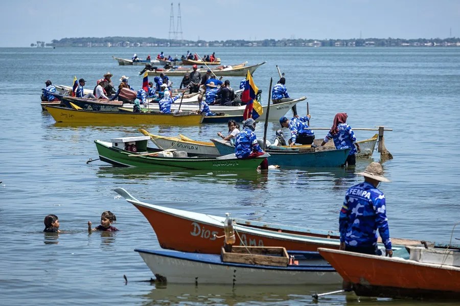 pescadores lanchas Caribe