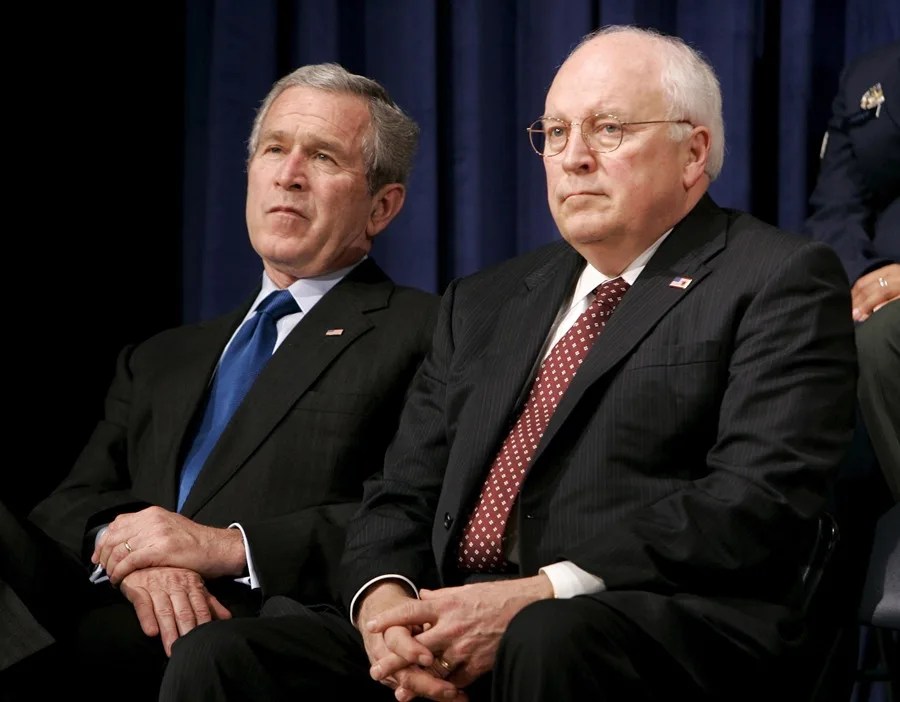 dick-cheney-1 El ex presidente de EEUU George W. Bush (i), junto a su entonces vice presidente and Dick Cheney