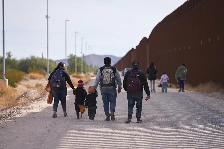 La última ola migratoria elevó la población indocumentada de EE.UU. a 13,7 millones en 2023