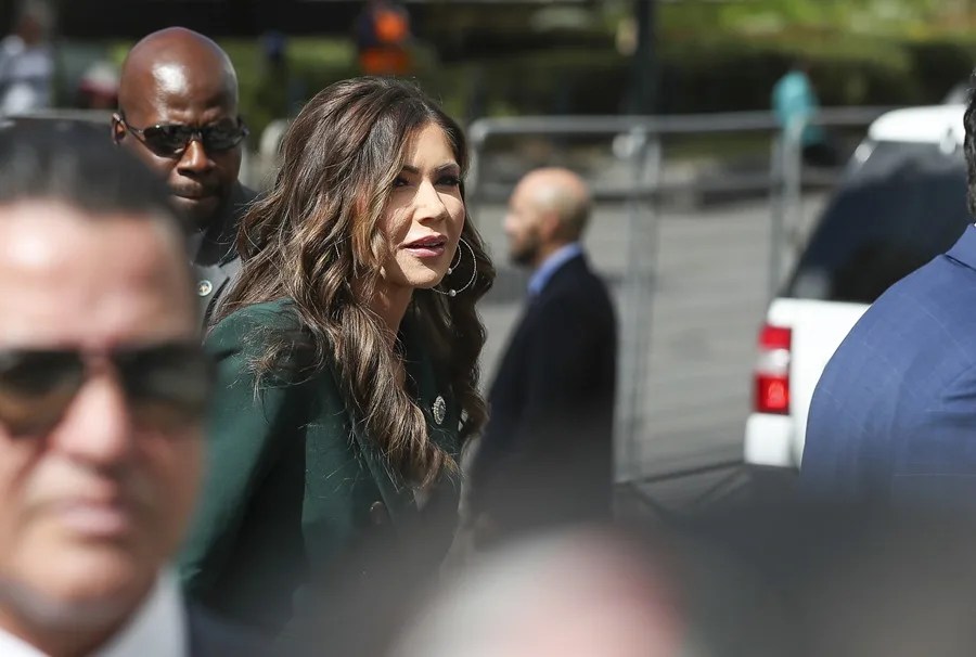 kristi_noem La posible vuelta de las bases militares de EE.UU. al Pacífico suramericano se vota en Ecuador