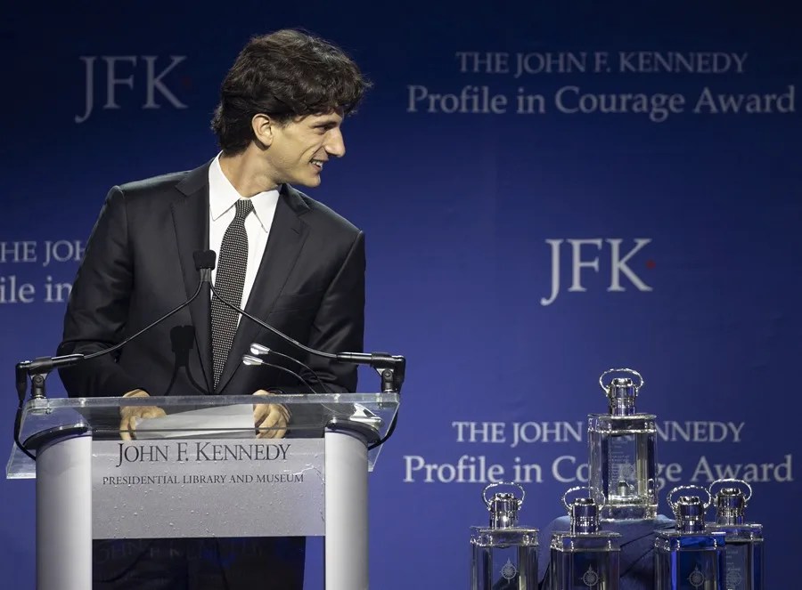 obj_20220916t132142sz007i_1_1_1_9_7_4 Jack Schlossberg