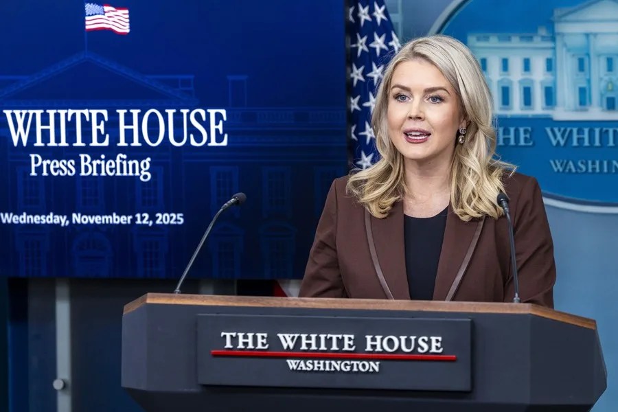 trump-epstein-5 Jeffrey Epstein insinuó que Trump sabía de sus abusos y que "pasó horas" con una de las víctimas