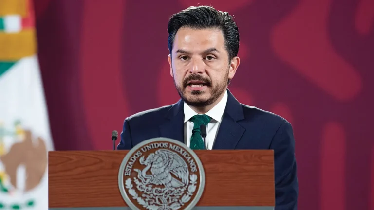 zoe-robledo-23-personajes-p-w