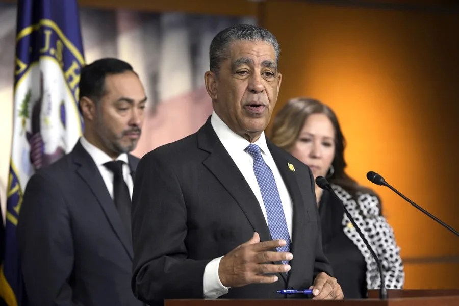 Varios congresistas de EE.UU. denuncian que Trump vuelve a prohibir supervisar los centros de inmigrantes