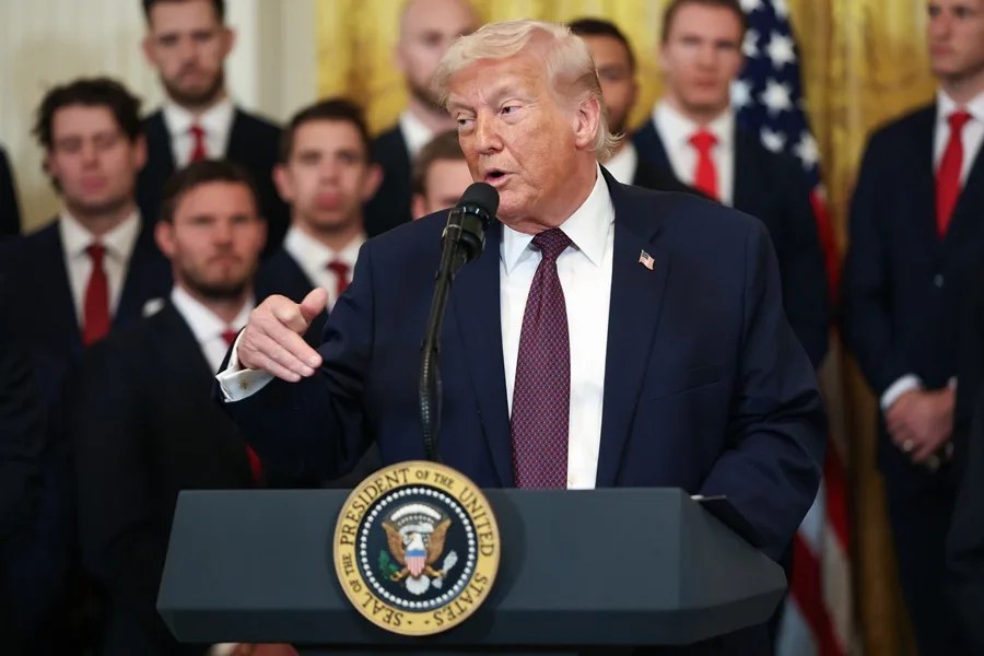 La vocera de la Casa Blanca dice que Trump "bromeaba" sobre cancelar las elecciones intermedias en EE.UU.