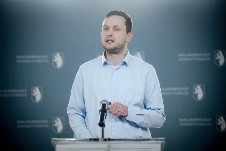 Rss efed1ecccb677359c119c90d3a48d39379cabdafda5w