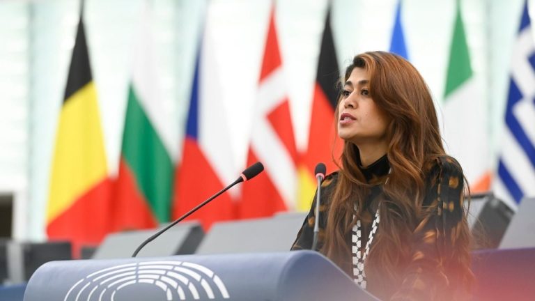 f1280x720-245100_376775_5834