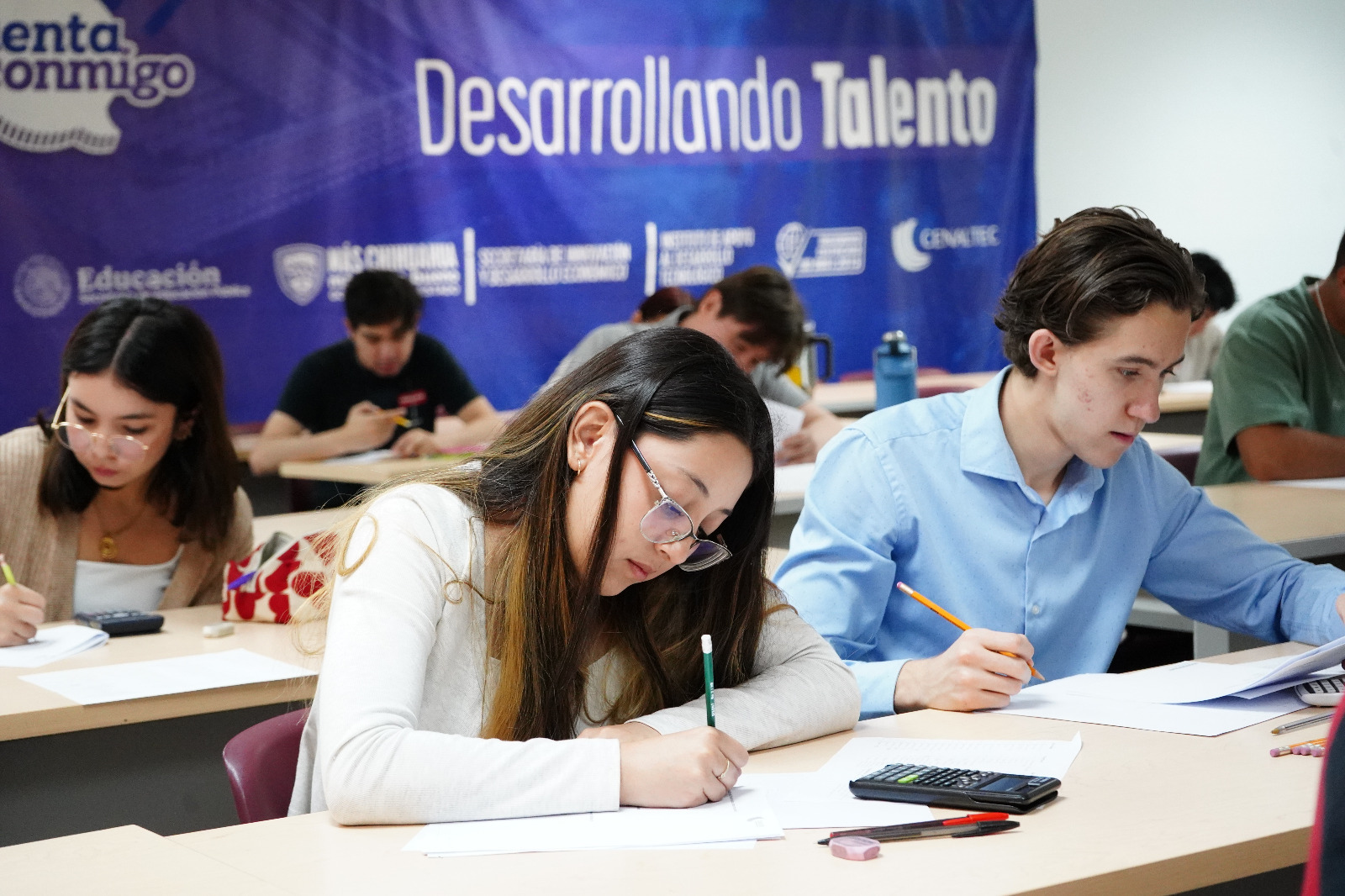 Más de 100 aspirantes presentan examen para especializarse en Taiwán