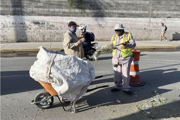 Retira Dirección de Limpia basura, llantas y escombro de las vialidades