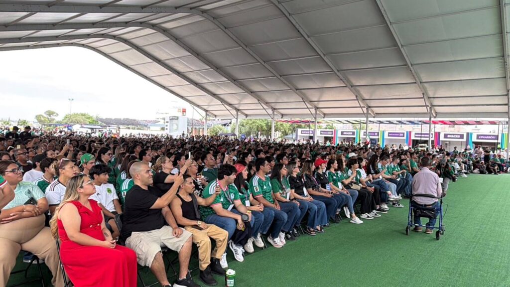Lleno total en la Plaza del Ángel; arranca la Fiesta Mundialista