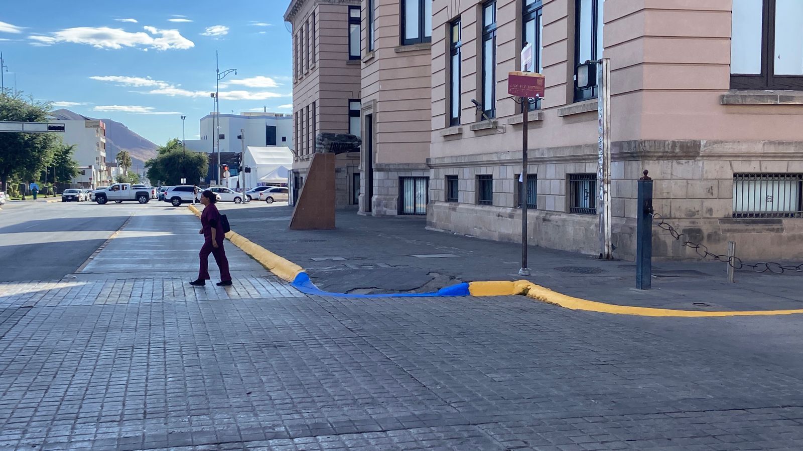 Pintan guarniciones en el Centro para dar seguridad peatonal