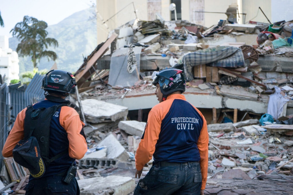 Colapsa parcialmente un colegio en Caracas nueve días después de los potentes terremotos - 082fe8d25e2ae3afa6980fb6b7efae8b6dd8fdc7w-1024x683