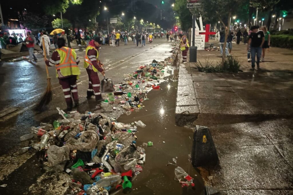 La generación de residuos se disparó hasta un 58 % en Ciudad de México debido al Mundial - basura-festejos-triunfo-mexico-mundial-2026-18jun-1024x683