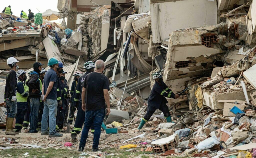labores-de-busqueda-y-rescate-de-victimas-de-sismos-en-venezuela-1024x631-1 Crematorios y morgues de Venezuela funcionan 24 horas al día después de los terremotos - labores-de-busqueda-y-rescate-de-victimas-de-sismos-en-venezuela-1024x631