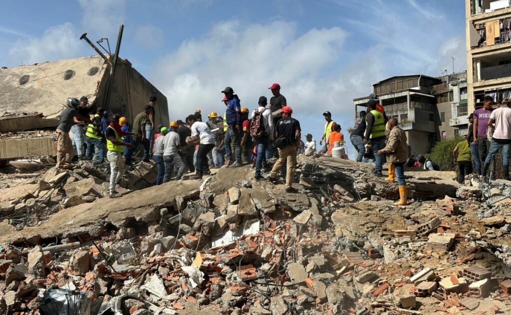 Suben a 2 mil 954 los fallecidos y a 16 mil 592 los heridos por los terremotos en Venezuela - labores-de-rescate-en-venezuela-tras-dos-sismos-1024x631