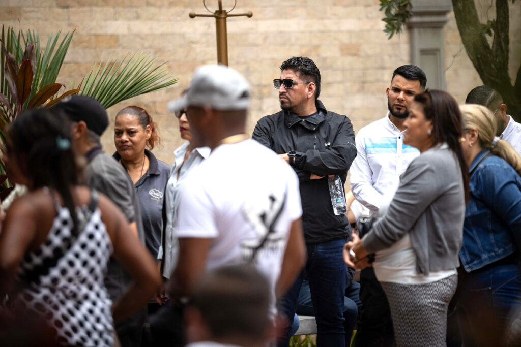Míster Venezuela despide a su novio tras buscarlo durante 17 días entre los escombros - mister-venezuela-despide-a-su-novio-tras-buscarlo-durante-17-dias-entre-los-escombros-2-1024x683