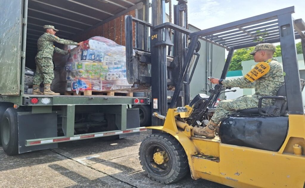 SEDENA mantiene puente logístico para enviar 28 toneladas de ayuda humanitaria a Venezuela - sedena-mantiene-puente-logistico-para-enviar-28-toneladas-de-ayuda-humanitaria-a-venezuela-2-1024x631