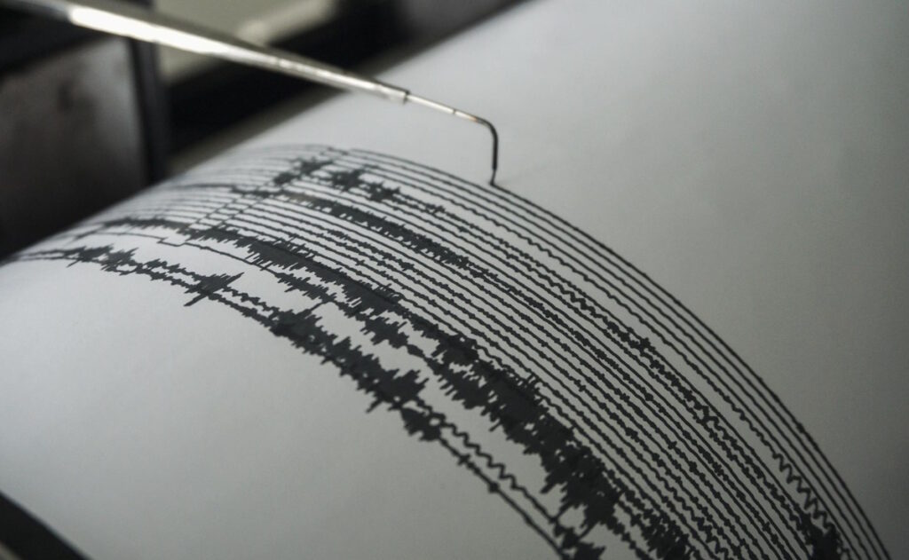 sismo-temblor-terremoto-sismografo-1024x631-1 Un total de 137 réplicas tras terremoto de magnitud 7.4 en Chiapas sin víctimas ni daños - sismo-temblor-terremoto-sismografo-1024x631