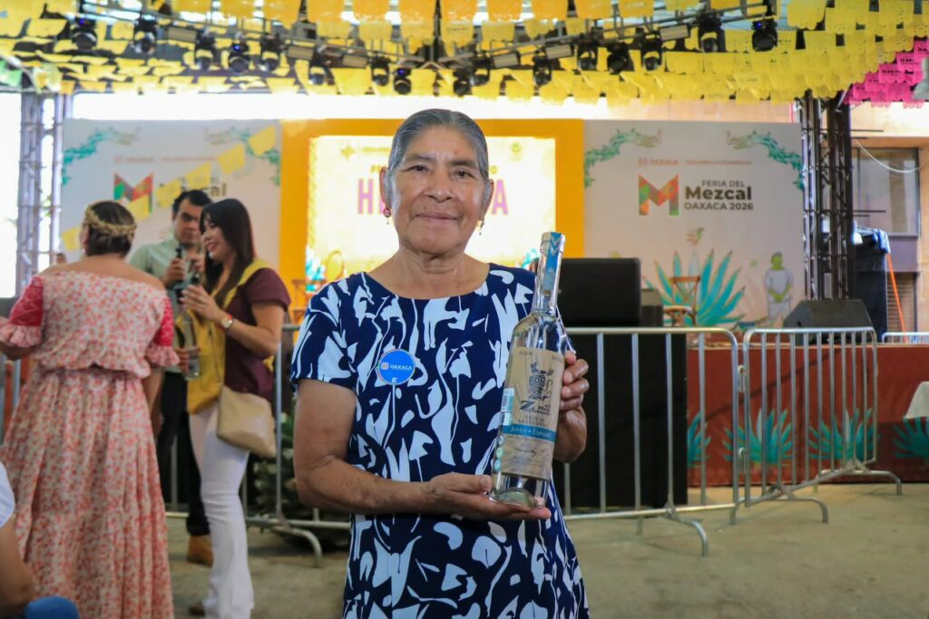 Presentan libro que rescata el legado de 44 maestras y maestros mezcaleros y reaviva el llamado para revisar el IEPS - whatsapp-image-2026-07-29-at-54053-pm-1-1024x683
