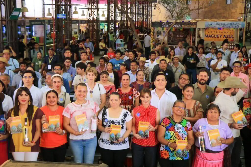 Presentan libro que rescata el legado de 44 maestras y maestros mezcaleros y reaviva el llamado para revisar el IEPS - whatsapp-image-2026-07-29-at-54054-pm-1024x683